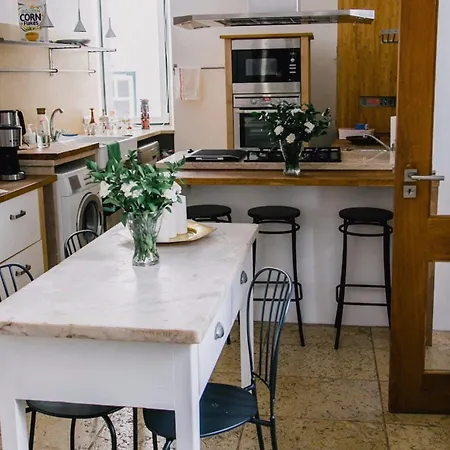 Asul Bed and Breakfast 4*