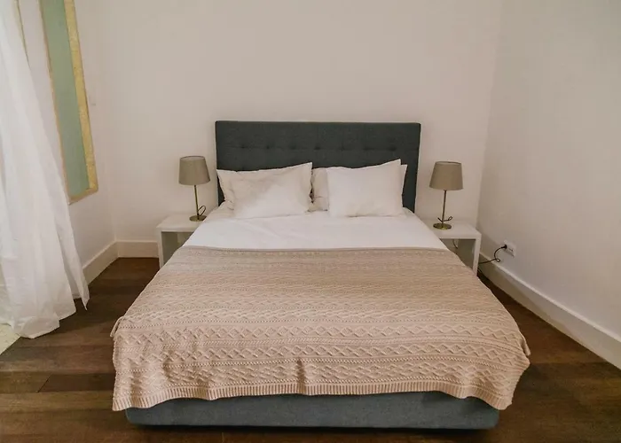 Asul Готель типу 