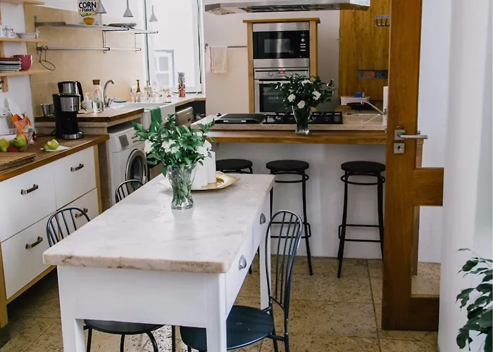 Asul Bed & Breakfast 4*